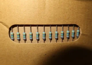 נגד סרט מתכת 1/4W 6.49 OHM 1% - השמה חורית