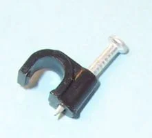תפסנים עם מסמר לכבלים עגולים בקוטר עד 6MM - שחור