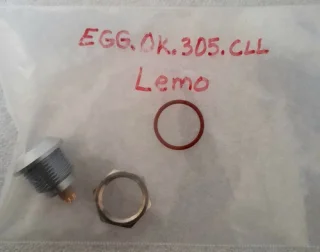 מחבר LEMO - נקבה להלחמה לפנל - 5 מגעים - EGG.00.305.CLL